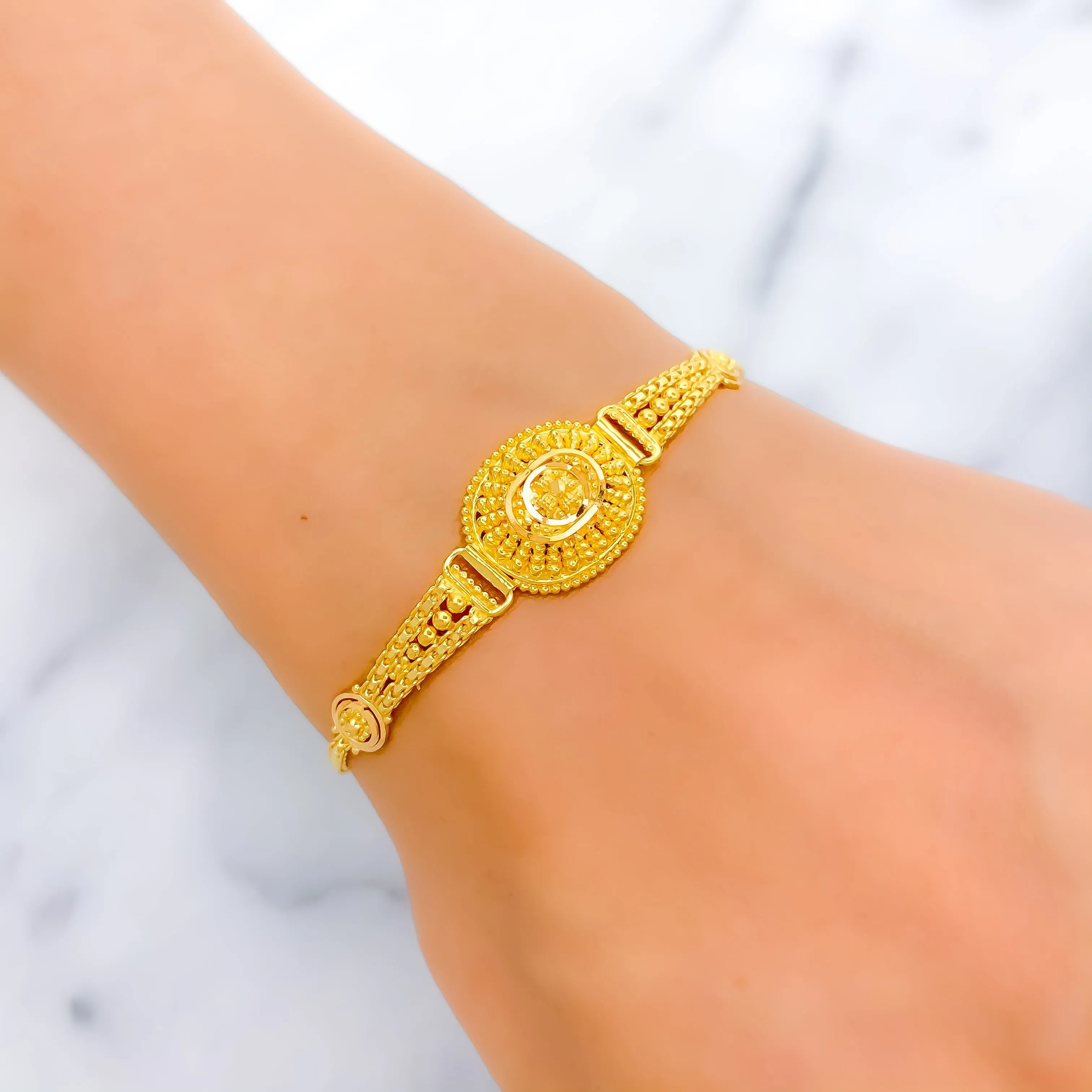 Beautiful Detailed Oval Bracelet