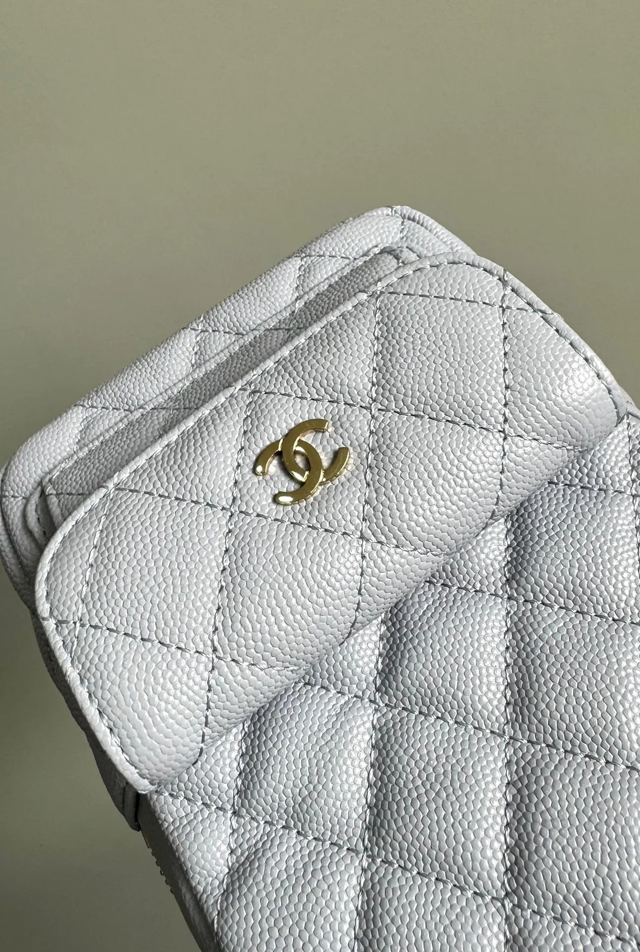 CC MINI 18 BACKPACK WHITE CAVIAR LIGHT GOLD HARDWARE