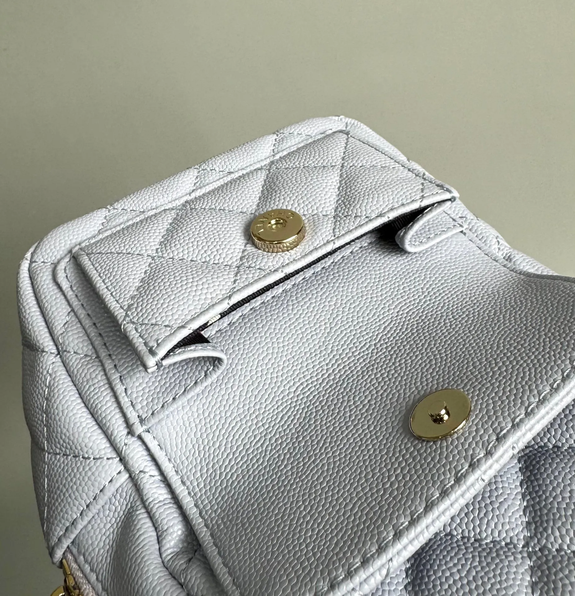 CC MINI 18 BACKPACK WHITE CAVIAR LIGHT GOLD HARDWARE