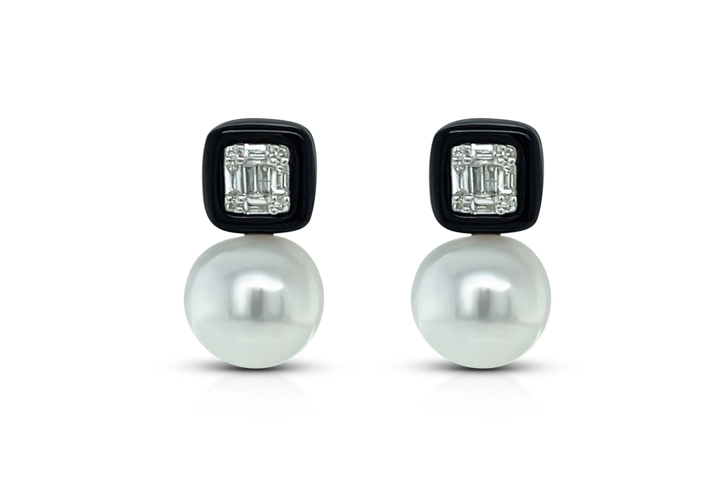 Earrings 18kt Gold Pearl, Onix and Emerald Illusion Diamonds Studs