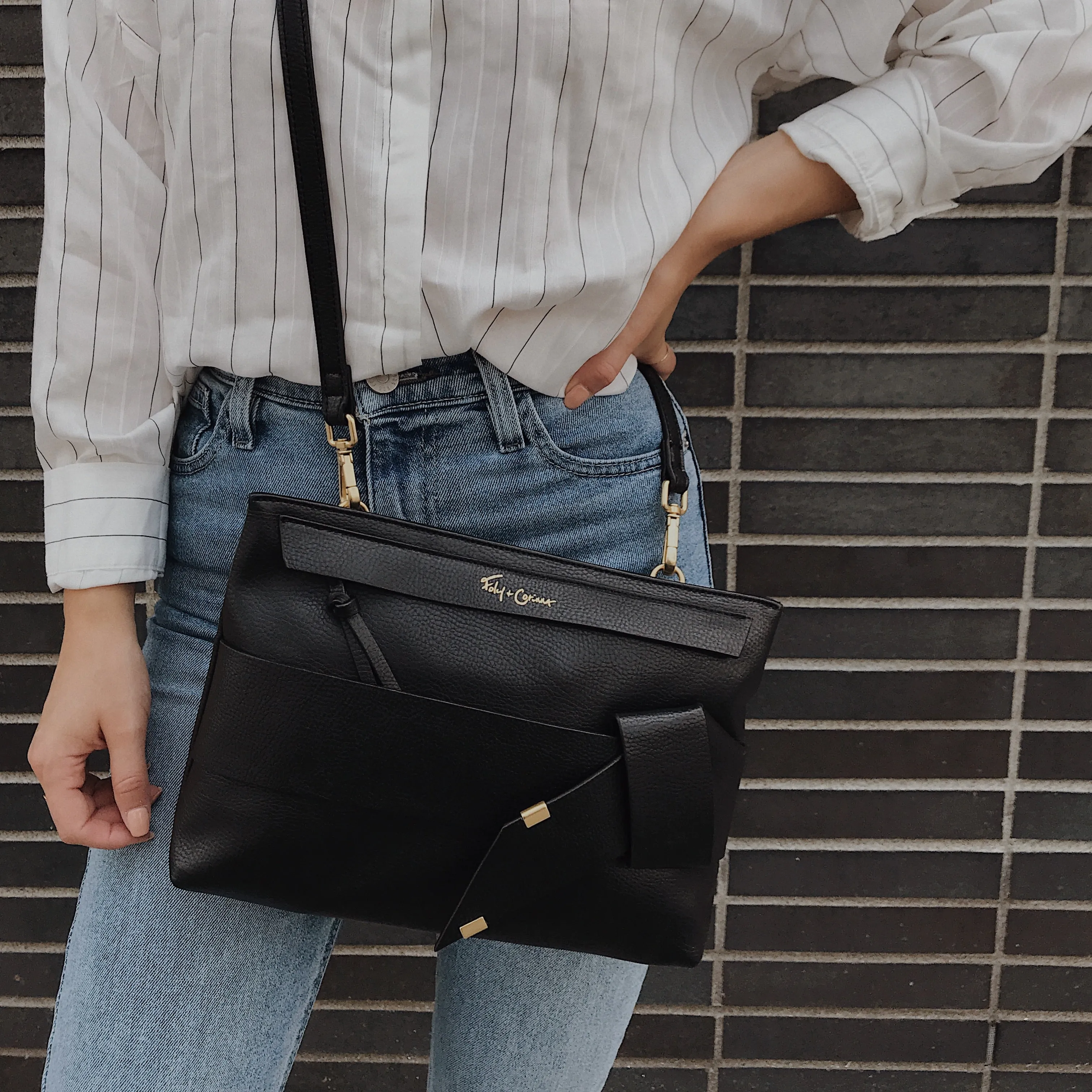 Pellie Clutch in Black